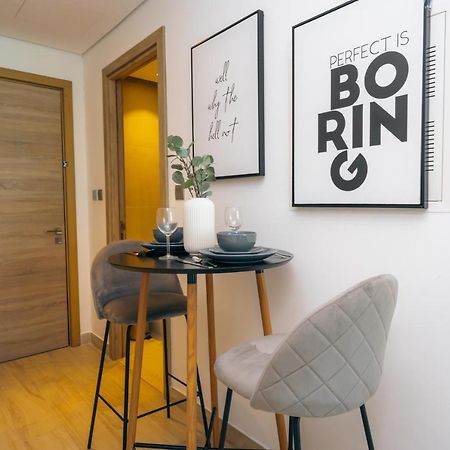 Fam Living - Marina Marvel - Studio Apartment With Breathtaking Views In Studio One Tower Dubái Exterior foto