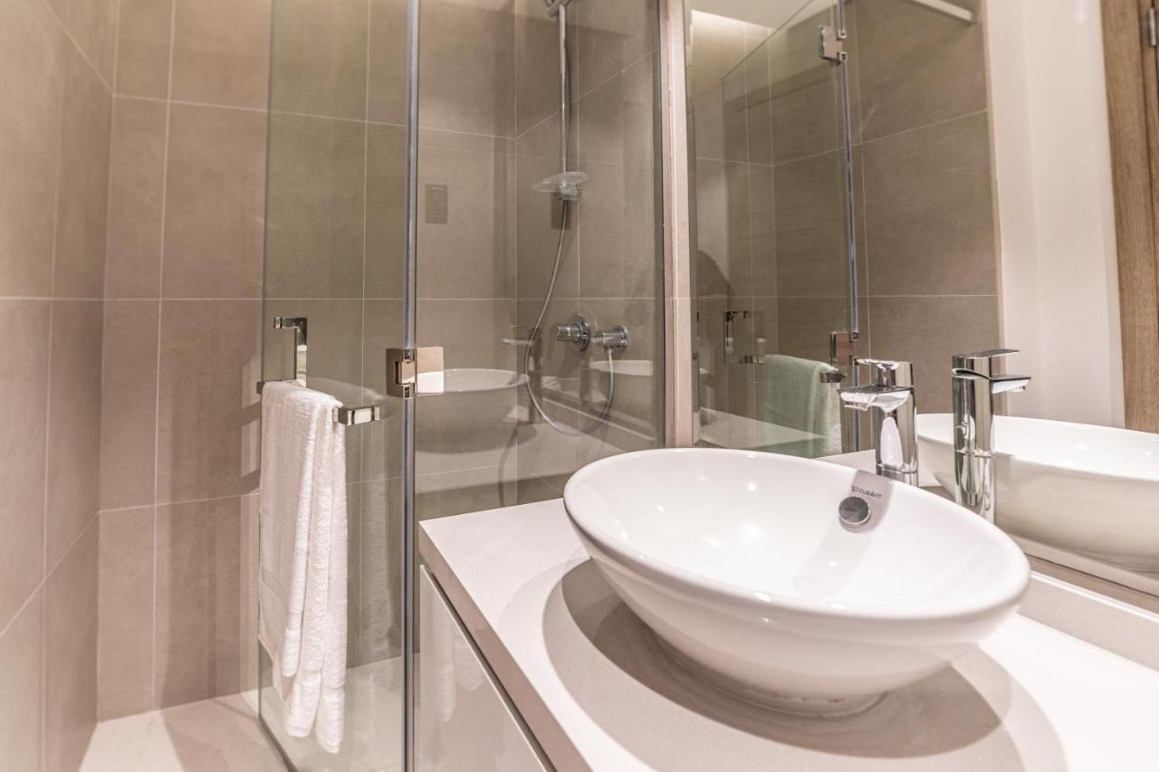 Fam Living - Marina Marvel - Studio Apartment With Breathtaking Views In Studio One Tower Dubái Exterior foto