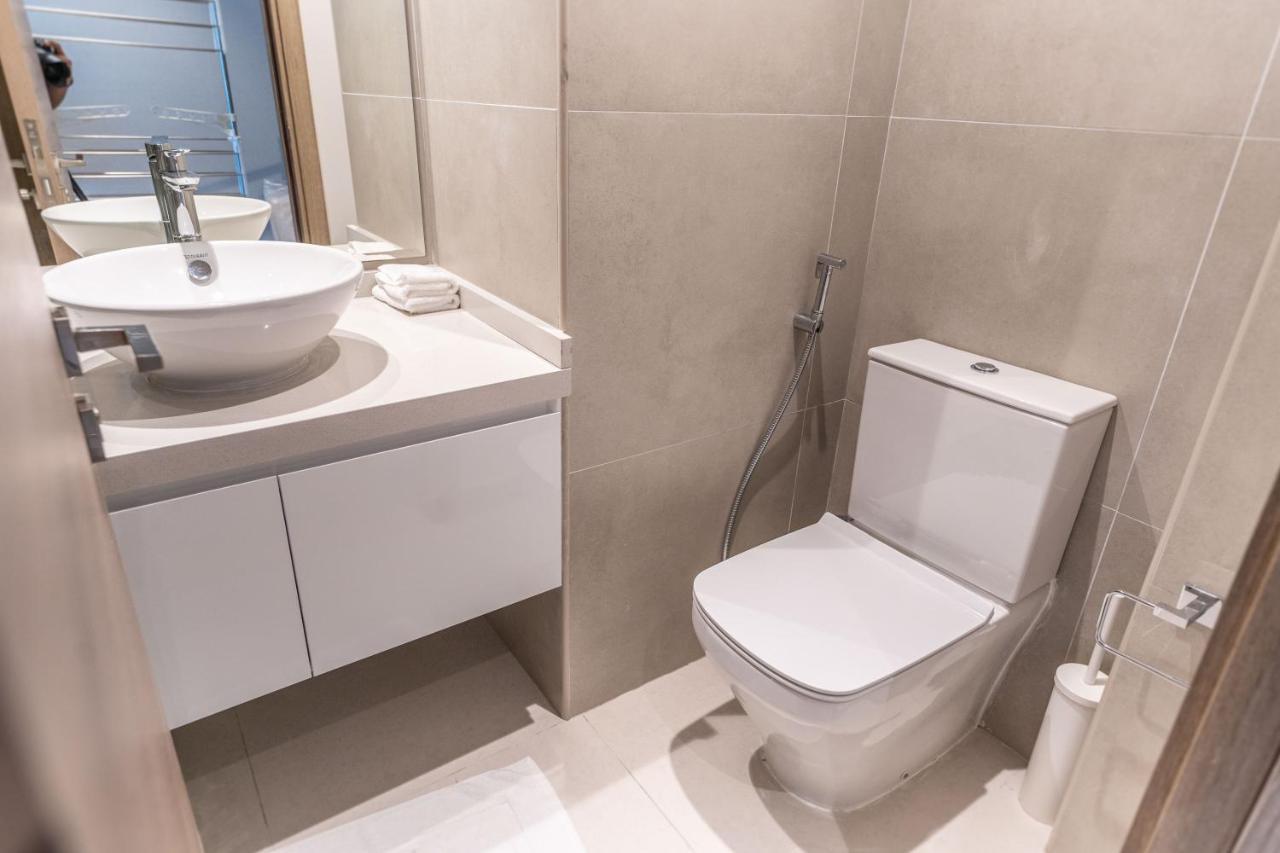 Fam Living - Marina Marvel - Studio Apartment With Breathtaking Views In Studio One Tower Dubái Exterior foto