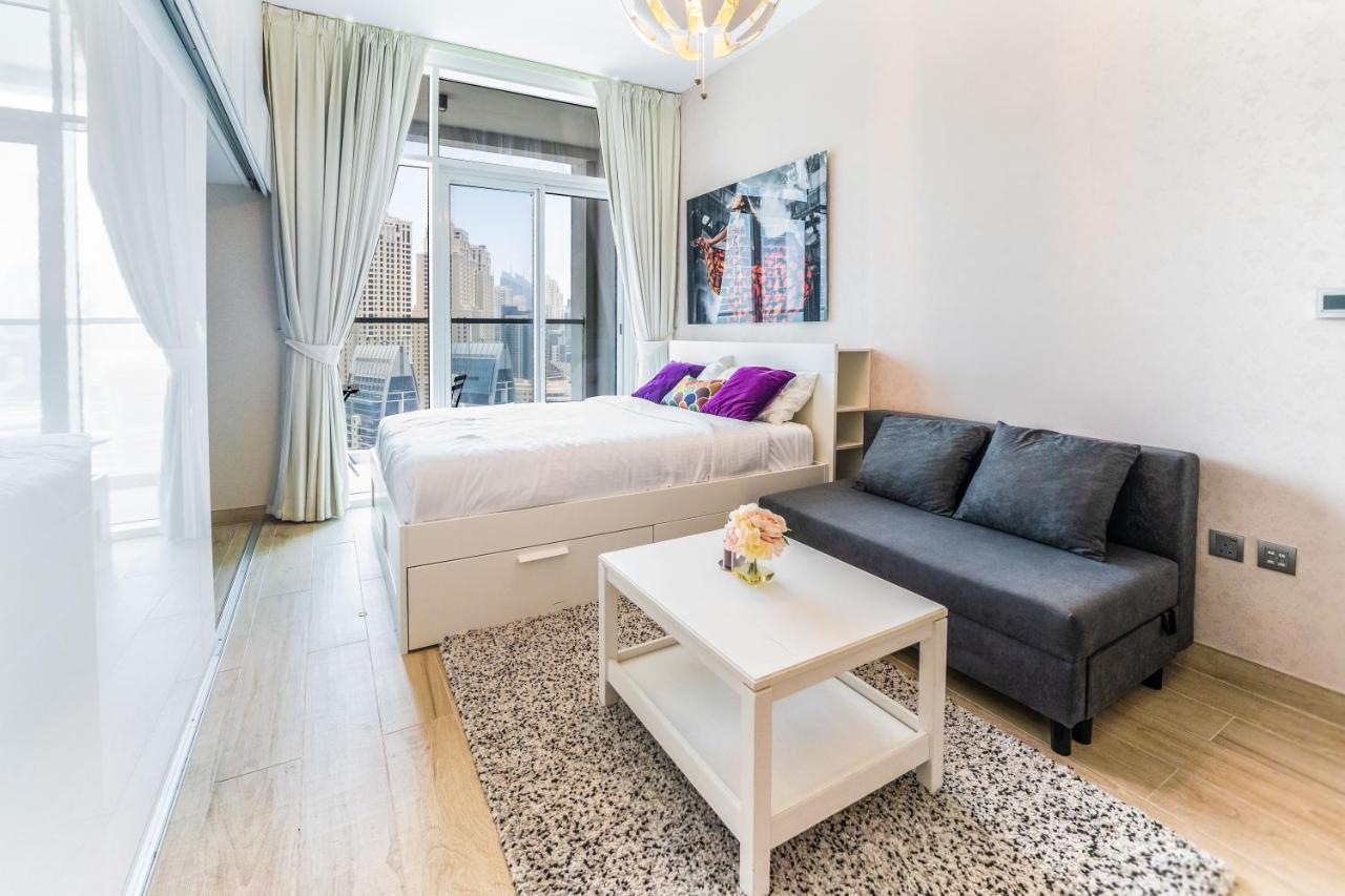 Fam Living - Marina Marvel - Studio Apartment With Breathtaking Views In Studio One Tower Dubái Exterior foto