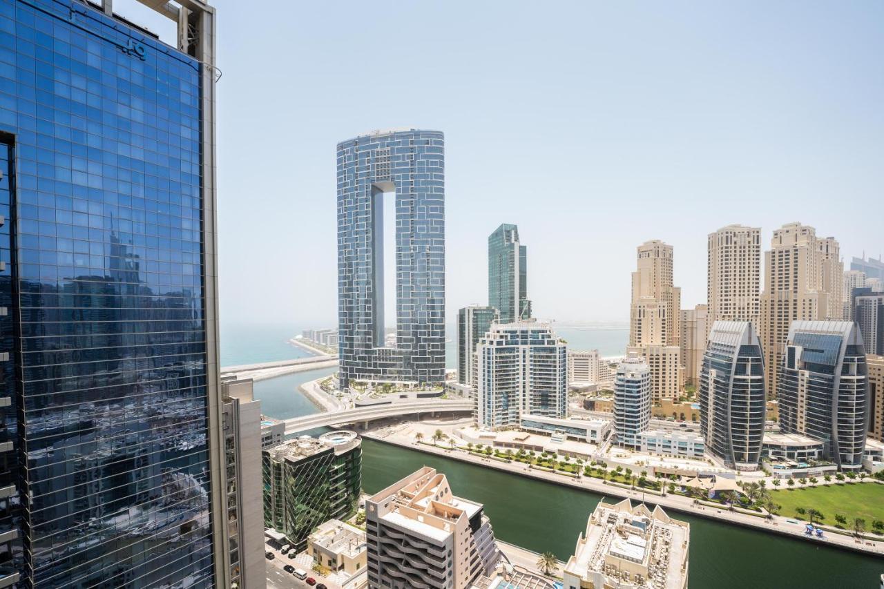 Fam Living - Marina Marvel - Studio Apartment With Breathtaking Views In Studio One Tower Dubái Exterior foto