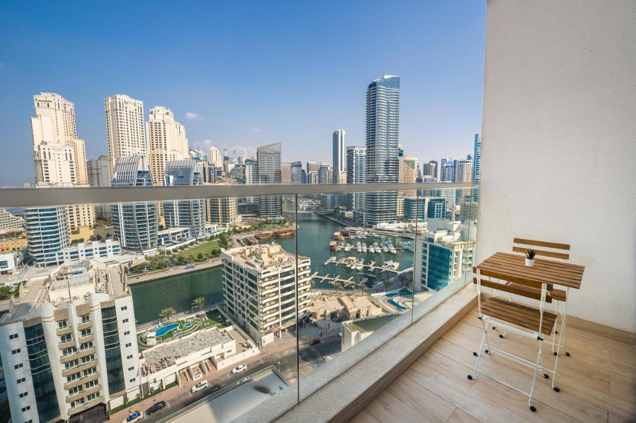 Fam Living - Marina Marvel - Studio Apartment With Breathtaking Views In Studio One Tower Dubái Exterior foto