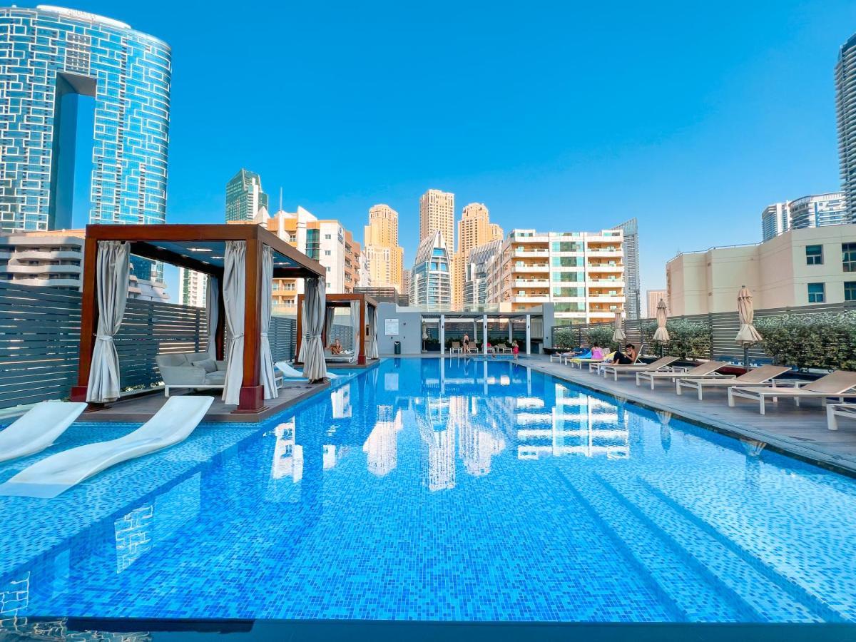 Fam Living - Marina Marvel - Studio Apartment With Breathtaking Views In Studio One Tower Dubái Exterior foto