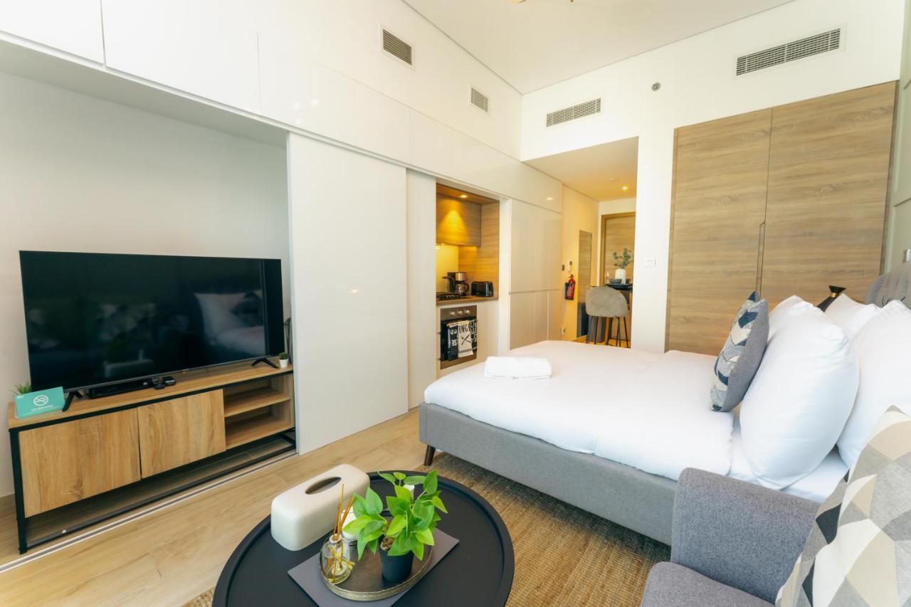 Fam Living - Marina Marvel - Studio Apartment With Breathtaking Views In Studio One Tower Dubái Exterior foto