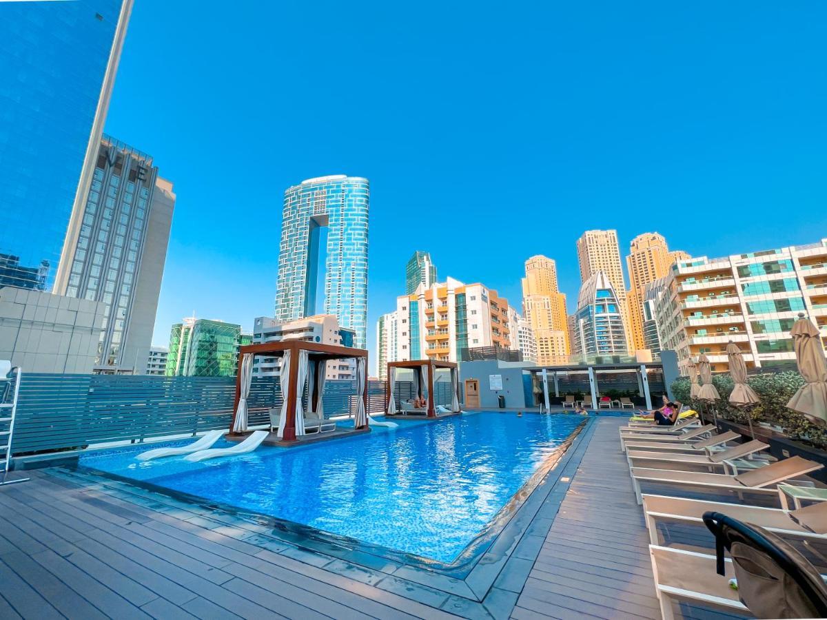 Fam Living - Marina Marvel - Studio Apartment With Breathtaking Views In Studio One Tower Dubái Exterior foto