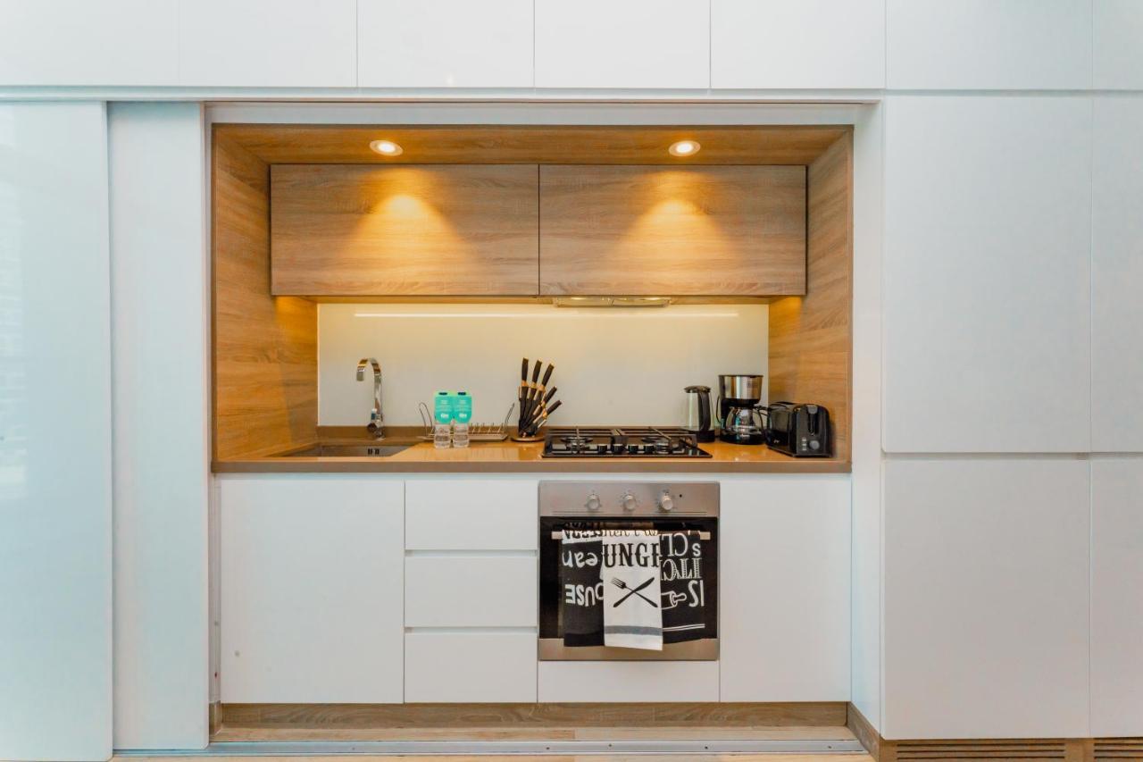 Fam Living - Marina Marvel - Studio Apartment With Breathtaking Views In Studio One Tower Dubái Exterior foto