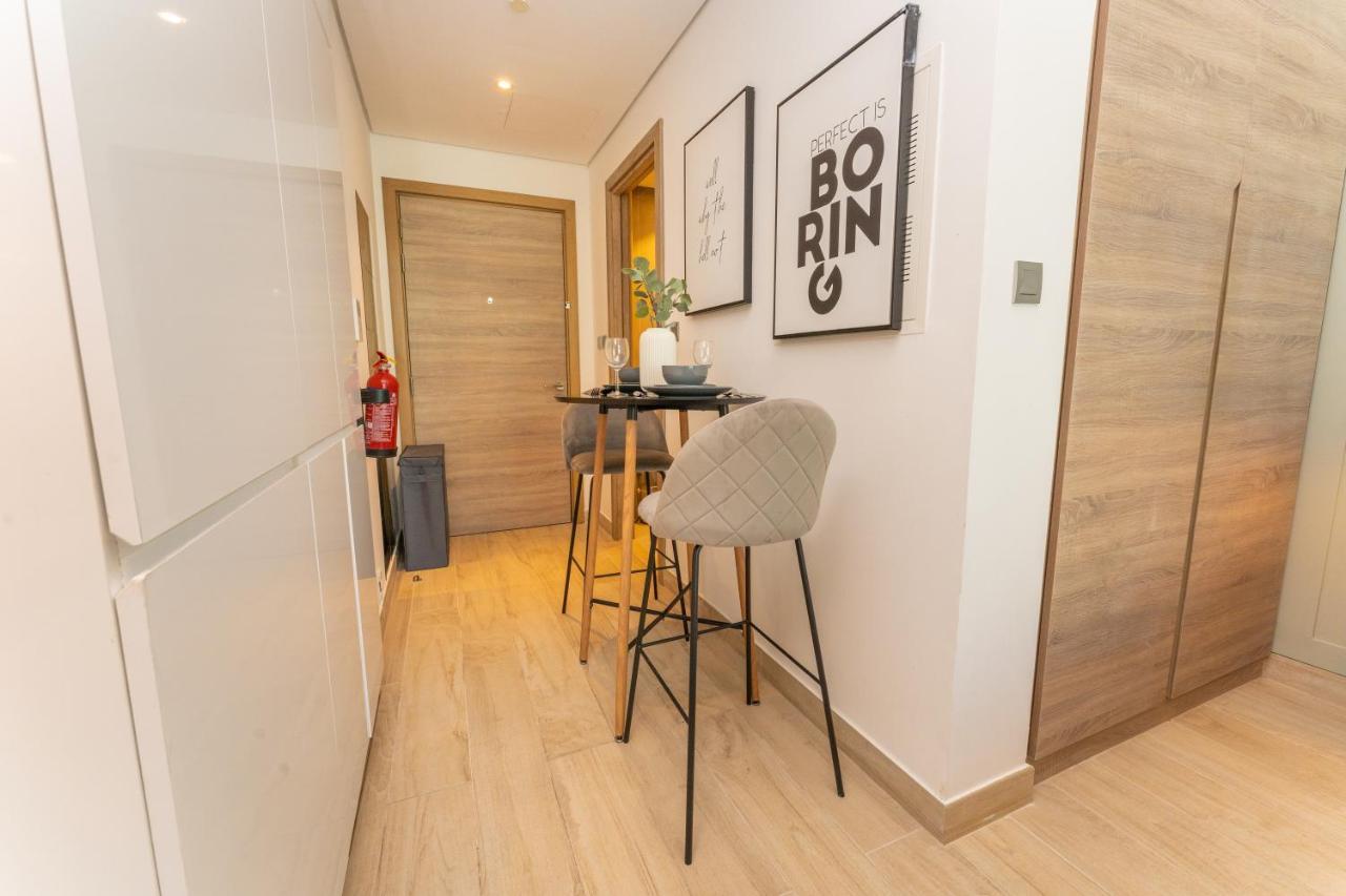 Fam Living - Marina Marvel - Studio Apartment With Breathtaking Views In Studio One Tower Dubái Exterior foto