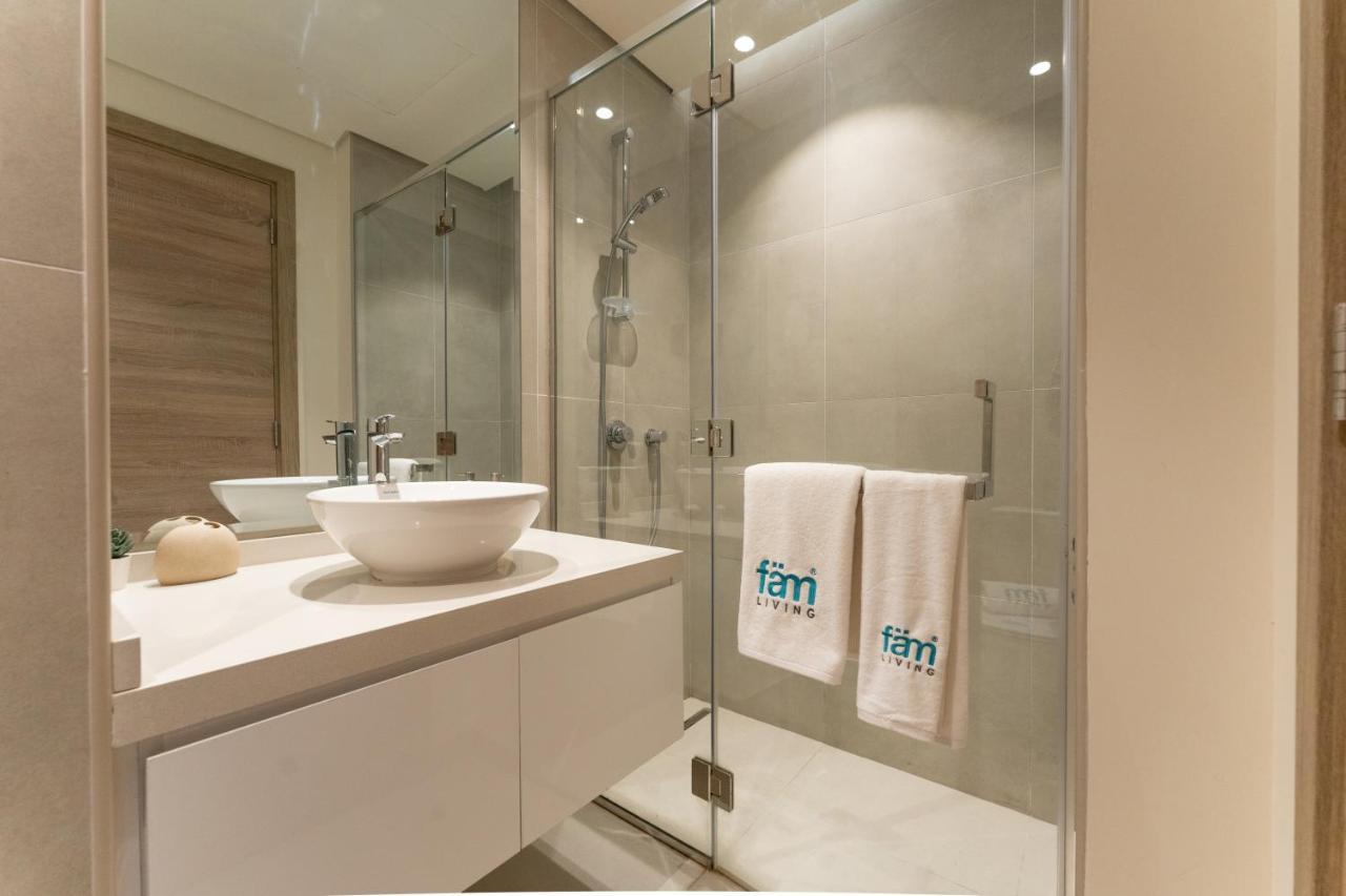 Fam Living - Marina Marvel - Studio Apartment With Breathtaking Views In Studio One Tower Dubái Exterior foto